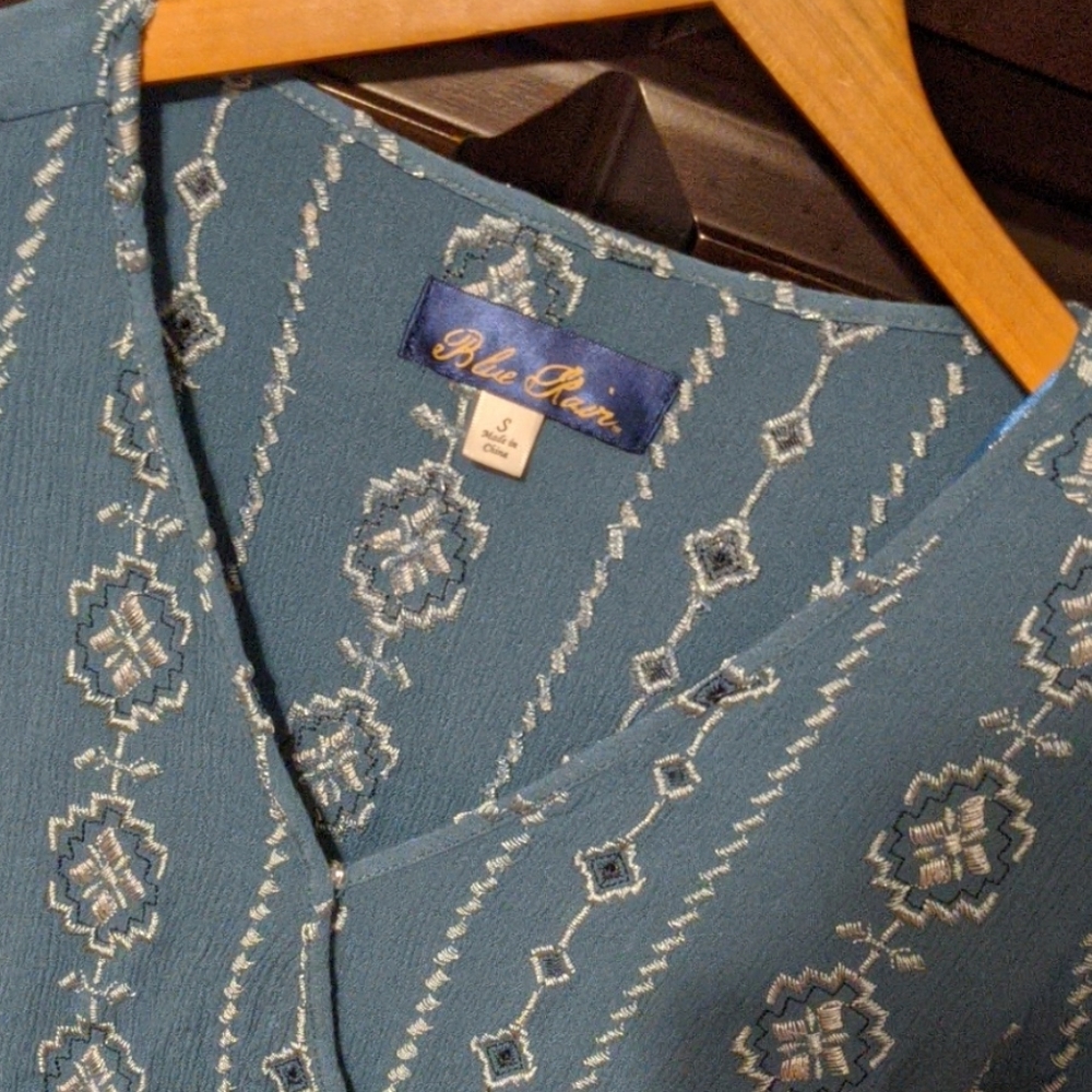 Top - Picture 2 of 2